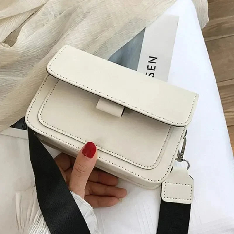 Chic Crossbody Bags for Women | Stylish and Versatile Mini Clutch Design